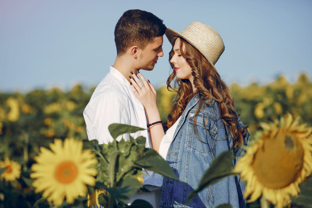 how do online dating services work