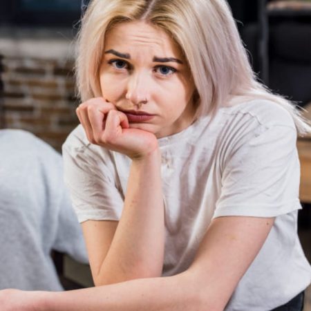 How to Deal With a Clingy Girlfriend? – Efficient Tips to Mind