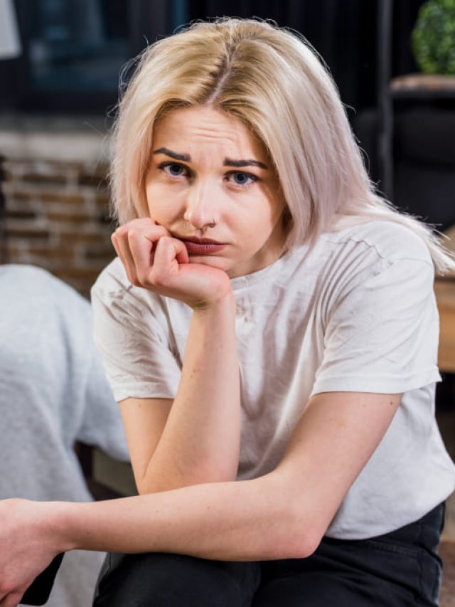 How to Deal With a Clingy Girlfriend? – Efficient Tips to Mind