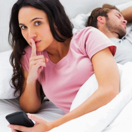 12 Signs that Your Girl Communicates with Her Ex Boyfriend