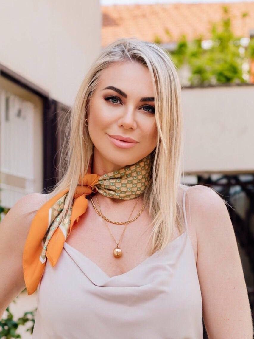 Sexy Wives on Italian Dating Sites