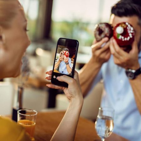 Online Dating Services or Real Rendezvous? Choose the Best for You