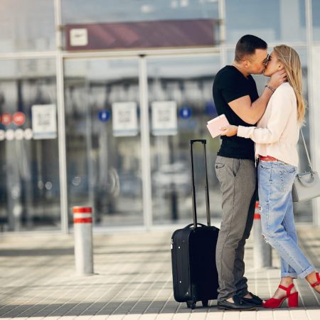 International Online Dating: Advantages, Challenges and Tips 